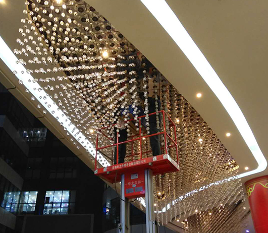 山东银座和谐广场水晶灯清洁(图2)