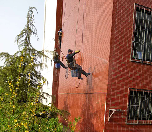 山东凯文科技学院外墙清洗(图1)