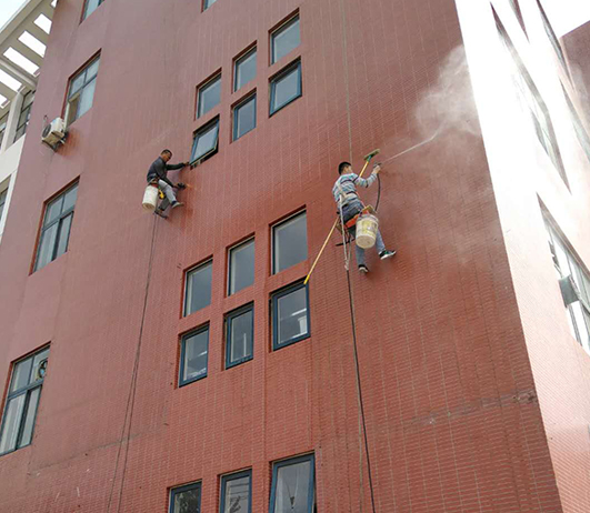 山东凯文科技学院外墙清洗(图3)