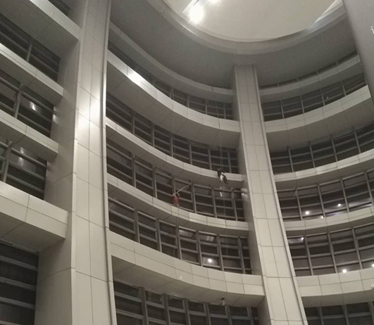 恒隆广场高空清洗(图1)